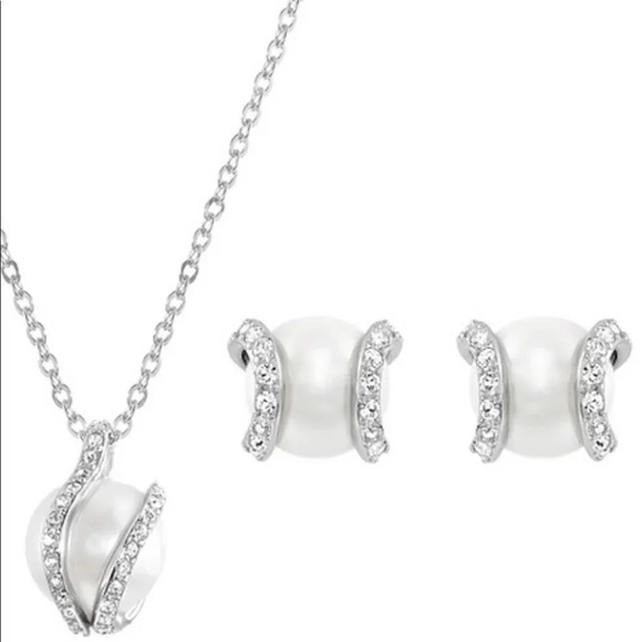 Swarovski Faux Pearl Earring & Necklace Set